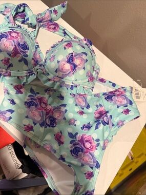 Hot Topic Mint Bra Set with Purple & Pink Rose Print